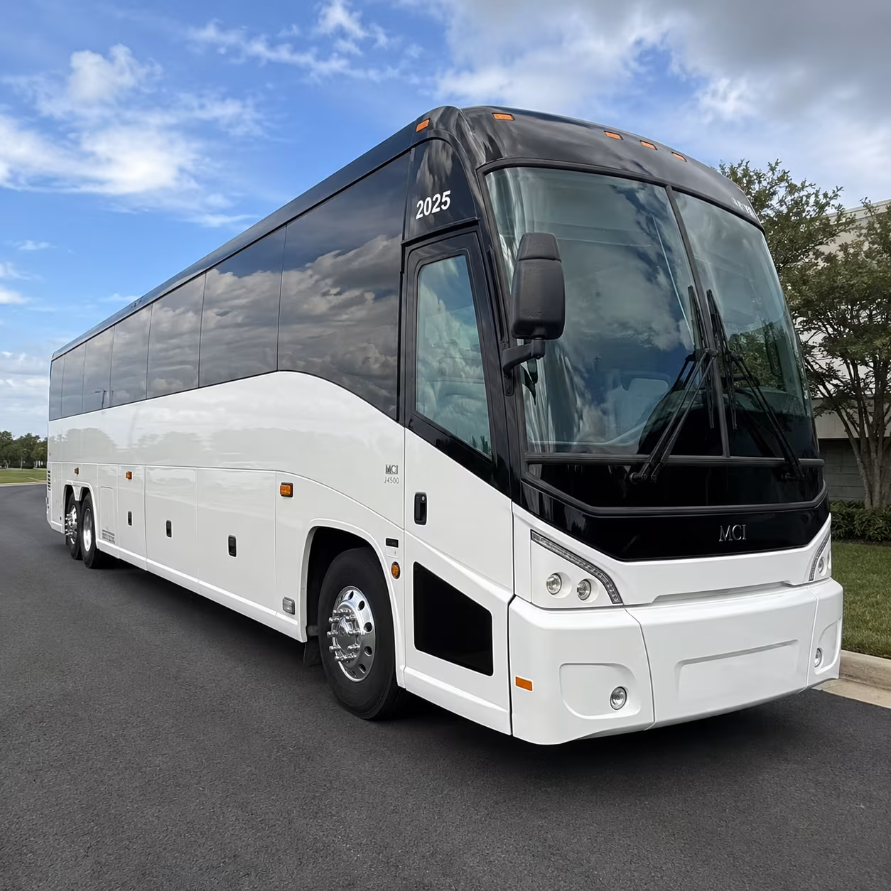 corporate airport transfer buses between lowell and boston logan bos